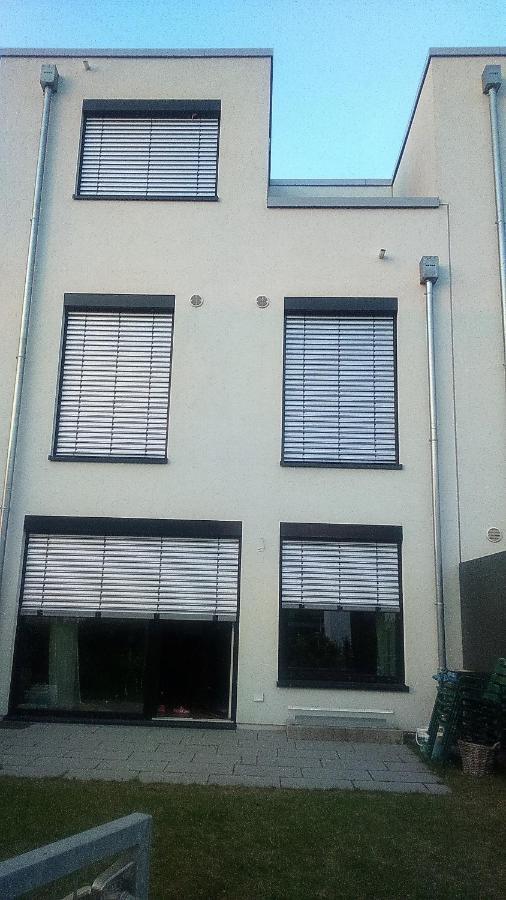 Beautiful Room With Balcony Direction To Messe Hanóver Exterior foto