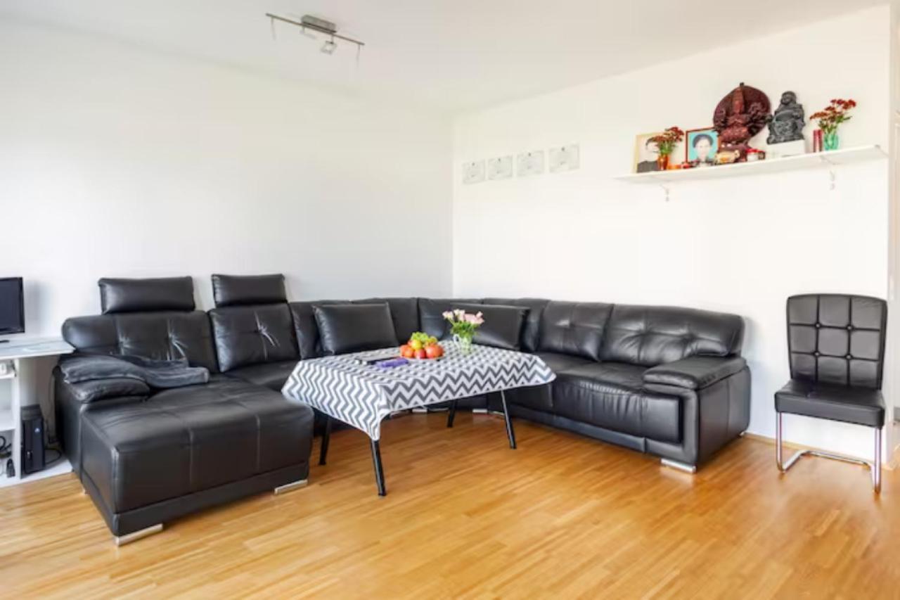 Beautiful Room With Balcony Direction To Messe Hanóver Exterior foto